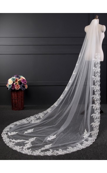 One-tier Lace Applique Edge Chapel Bridal Veils With Lace