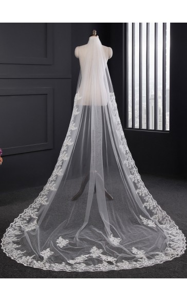 One-tier Lace Applique Edge Chapel Bridal Veils With Lace