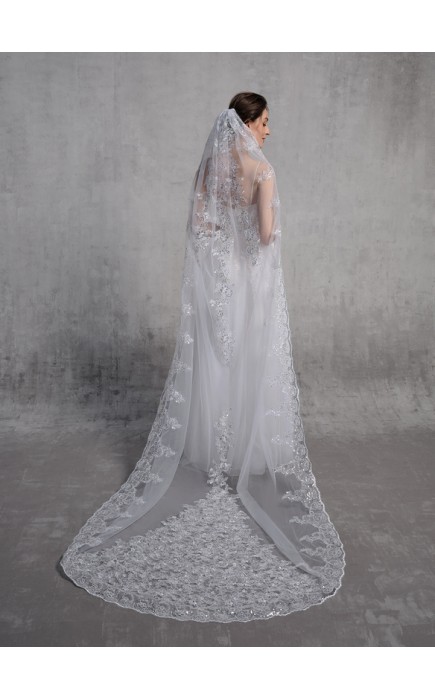 One-tier Lace Applique Edge Chapel Bridal Veils With Lace