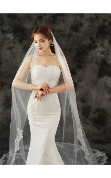 One-tier Lace Applique Edge Chapel Bridal Veils With Lace