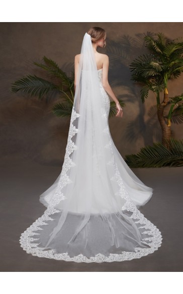 One-tier Lace Applique Edge Chapel Bridal Veils With Lace