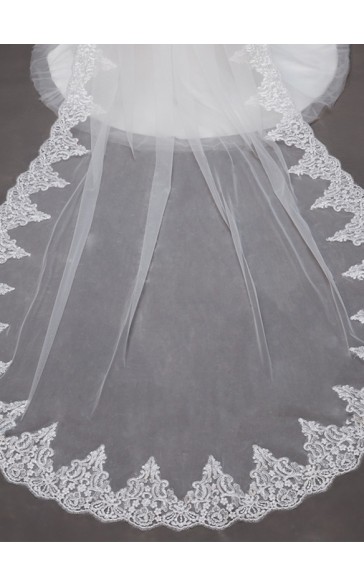 One-tier Lace Applique Edge Chapel Bridal Veils With Lace