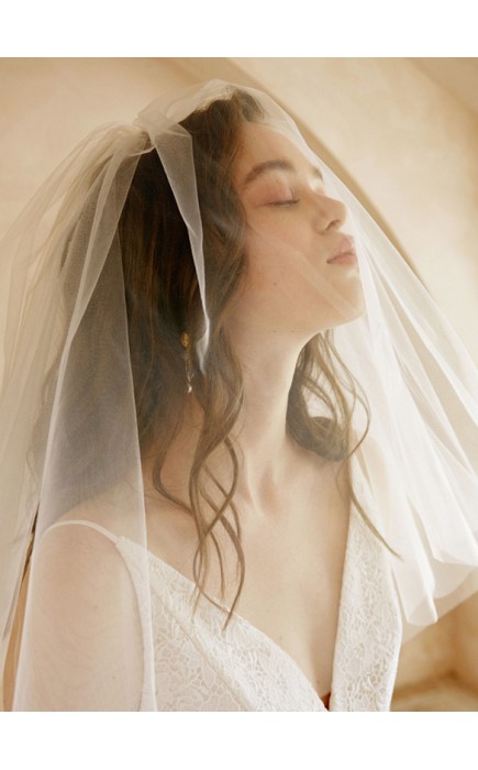 Two-tier Cut Edge Shoulder Veils