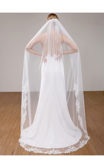 One-tier Lace Applique Edge Chapel Bridal Veils With Lace