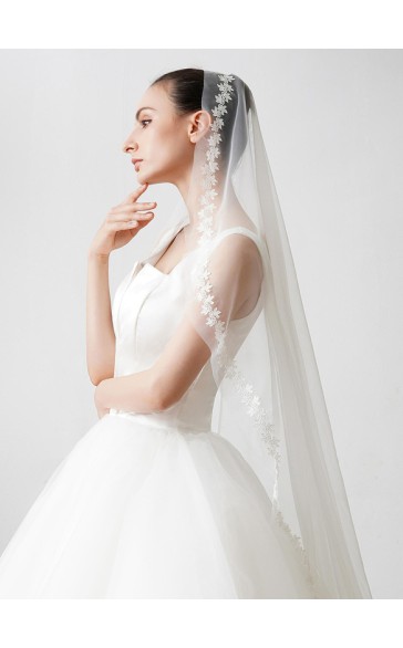 Two-tier Lace Applique Edge Fingertip Bridal Veils With Lace