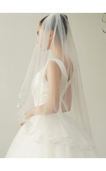 One-tier Lace Applique Edge Fingertip Bridal Veils With Lace