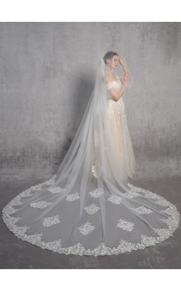 Two-tier Lace Applique Edge Cathedral Bridal Veils With Lace