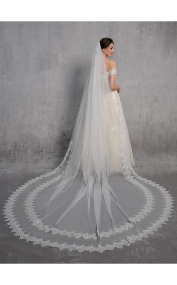 One-tier Lace Applique Edge Cathedral Bridal Veils With Lace