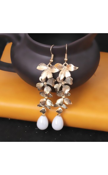 Ladies' Elegant/Beautiful/Classic Alloy With Irregular Pearl Earrings