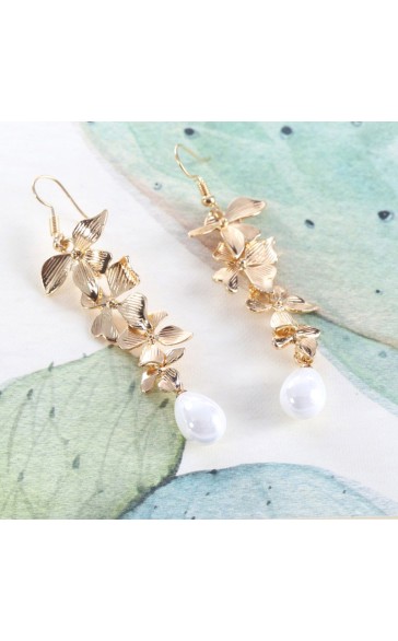 Ladies' Elegant/Beautiful/Classic Alloy With Irregular Pearl Earrings