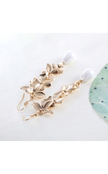 Ladies' Elegant/Beautiful/Classic Alloy With Irregular Pearl Earrings