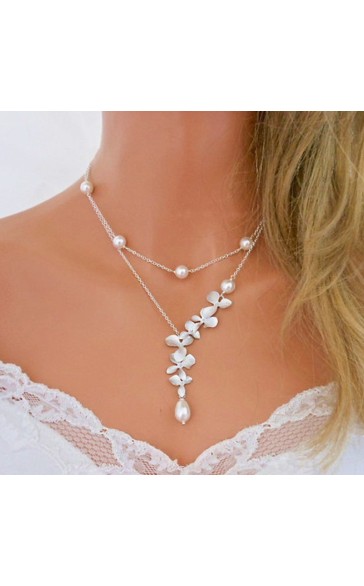 Ladies' Elegant/Beautiful/Classic Alloy With Irregular Rhinestone Necklaces