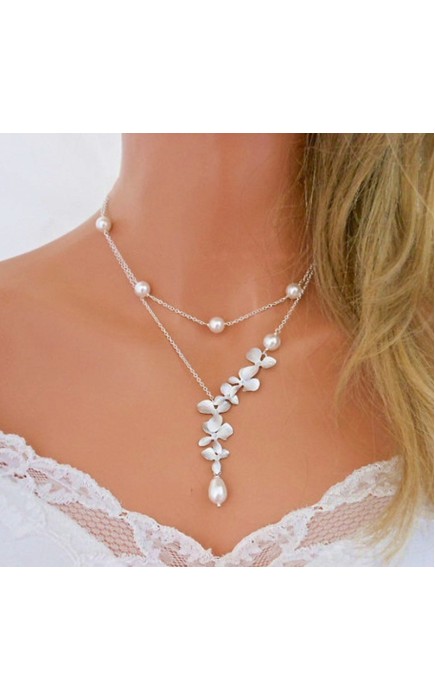 Ladies' Elegant/Beautiful/Classic Alloy With Irregular Rhinestone Necklaces