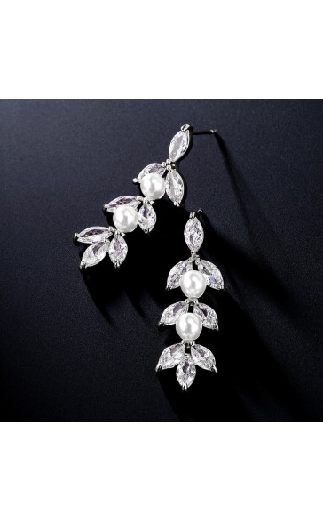 Ladies'/Couples' Elegant/Beautiful/Fashionable/Classic/Simple Alloy With Irregular Cubic Zirconia Earrings