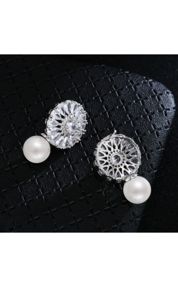 Ladies' Elegant/Beautiful/Classic/Pretty/Attractive Alloy With Round Pearl/Rhinestone Earrings