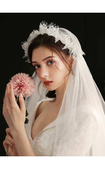 One-tier Cut Edge Fingertip Bridal Veils With Lace