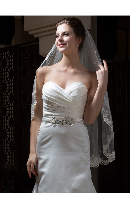 One-tier Lace Applique Edge Fingertip Bridal Veils With Lace