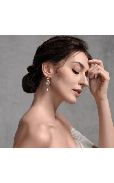 Ladies' Luxurious Alloy With Irregular Pearl Earrings